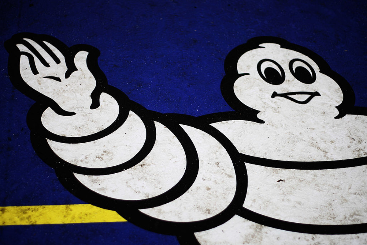 Businessman in a suit standing confidently with arms crossed in a modern office setting, symbolizing leadership and success